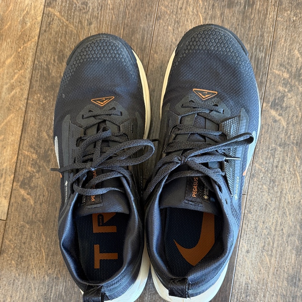 Nike  Trail Gor-Tex Men's Navy and White Sneakers - Picture 10 of 11